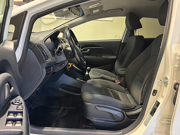 Kia Rio 7 of 16