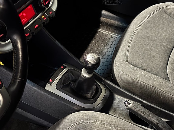 Kia Rio 11 of 16
