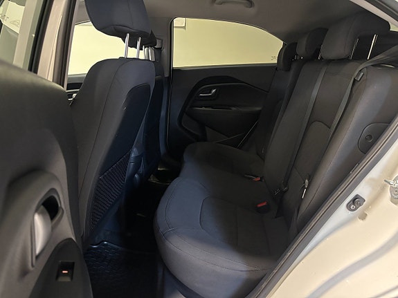 Kia Rio 13 of 16