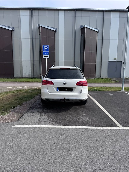 Volkswagen Passat Alltrack 4 of 6