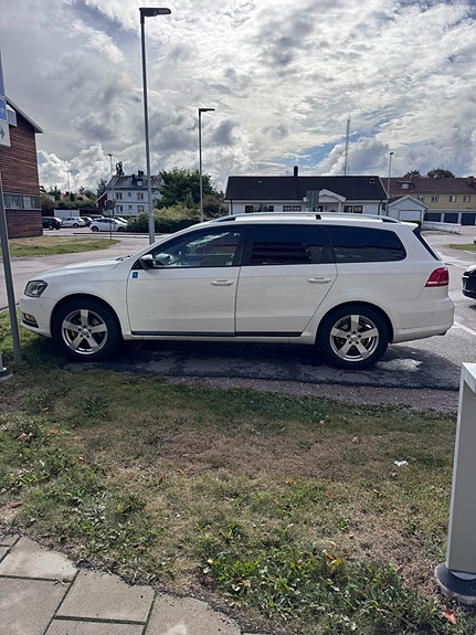Volkswagen Passat Alltrack 2 of 6
