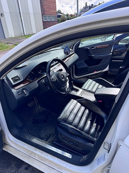 Volkswagen Passat Alltrack 5 of 6