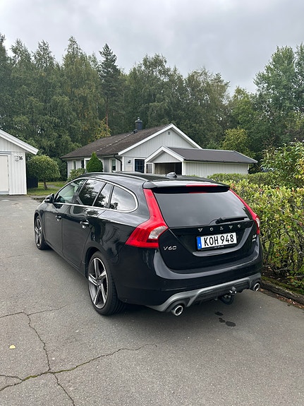Volvo V60 2 of 7