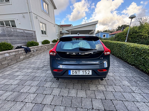 Volvo V40 2 of 10