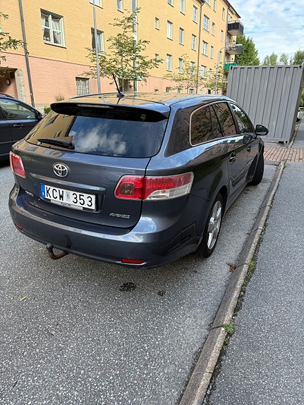 Toyota Avensis 7 of 7