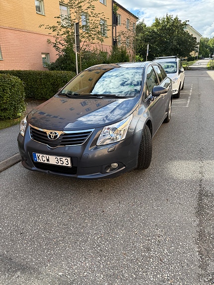 Toyota Avensis 2 of 7