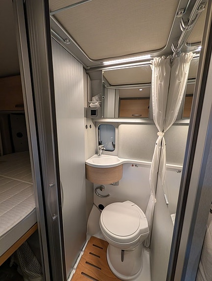 Hymer Free 540 Automat / Pop-up / 4 sängar / Litium / Offroad 29 of 30
