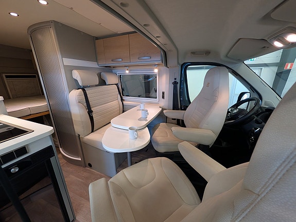 Hymer Free 540 Automat / Pop-up / 4 sängar / Litium / Offroad 24 of 30