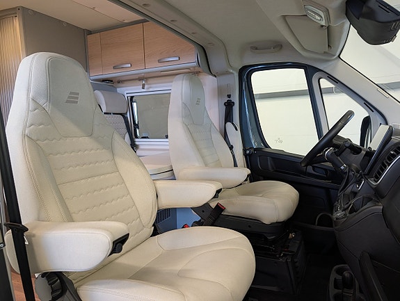 Hymer Free 540 Automat / Pop-up / 4 sängar / Litium / Offroad 17 of 30