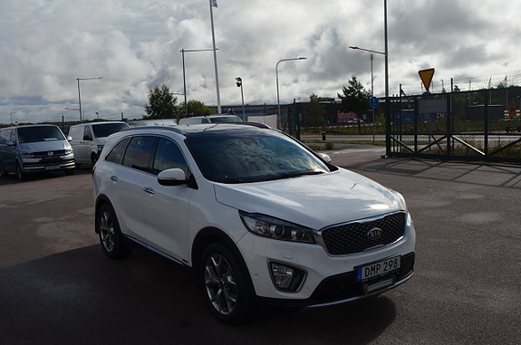 Kia Sorento 16 of 29