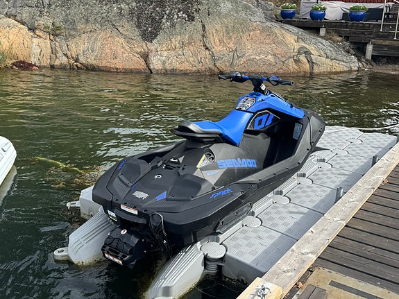 Sea-Doo Spark Trixx 2023 | 26 timmar | Click & Go-släp ingår | Mycket fint skick 3 of 6