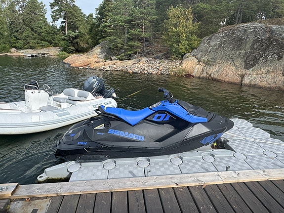 Sea-Doo Spark Trixx 2023 | 26 timmar | Click & Go-släp ingår | Mycket fint skick 2 of 6