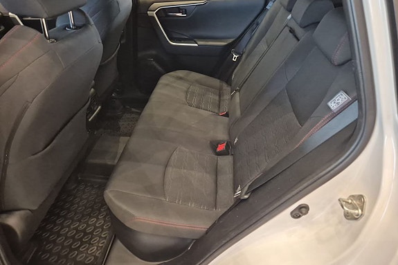 Toyota RAV4 8 of 11
