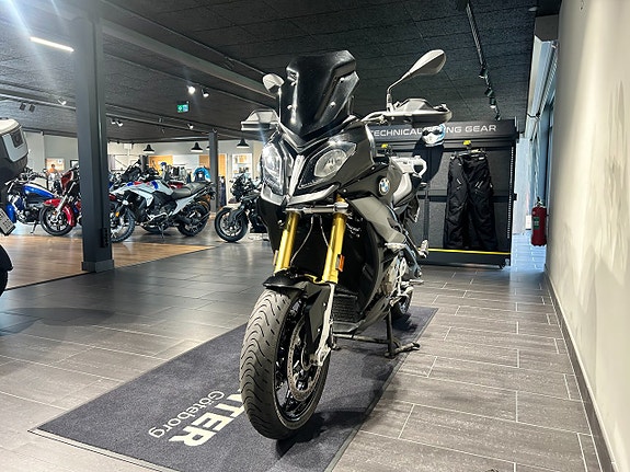 BMW S1000XR /Triple Black/Touring/Dynamic 2 of 16