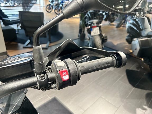 BMW S1000XR /Triple Black/Touring/Dynamic 8 of 16