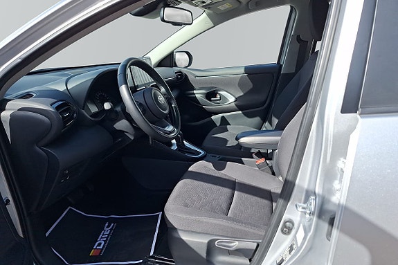 Toyota Yaris 12 of 19