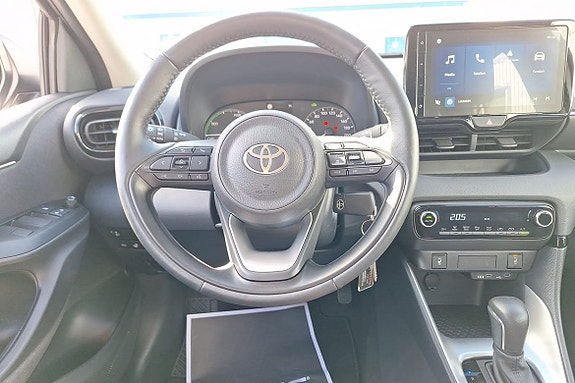 Toyota Yaris 13 of 19