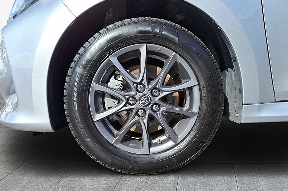 Toyota Yaris 16 of 19
