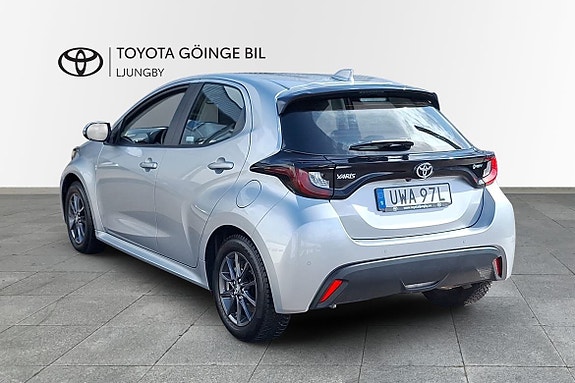 Toyota Yaris 2 of 19