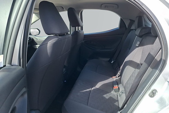 Toyota Yaris 11 of 19