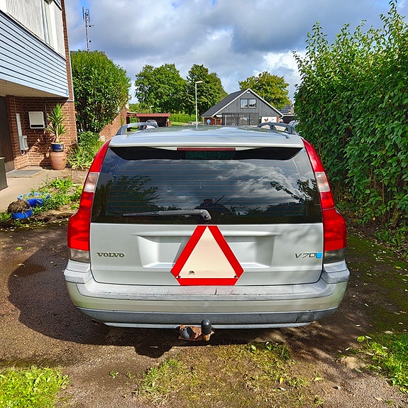 Volvo V70 2 of 12