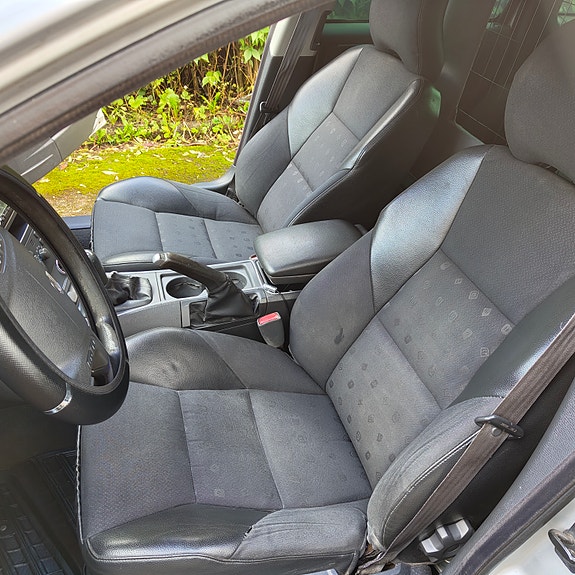 Volvo V70 9 of 12