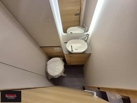 Adria Coral SELECT 670 SL 8 of 14