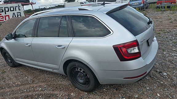 Skoda Octavia 3 of 9