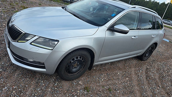 Skoda Octavia 2 of 9