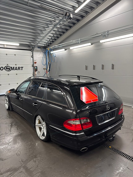 Mercedes-Benz E320 3 of 11