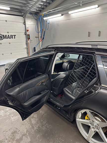 Mercedes-Benz E320 7 of 11