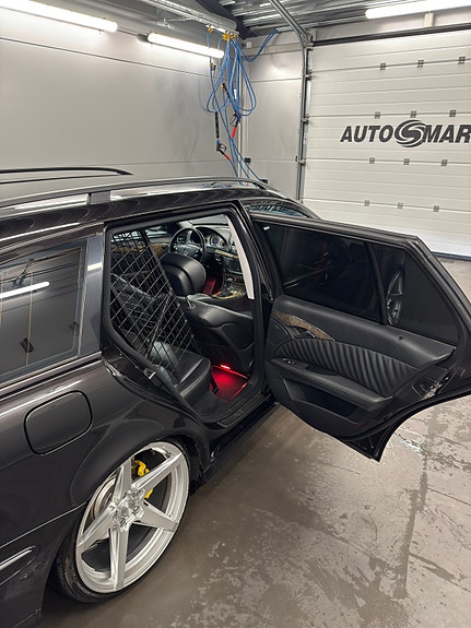 Mercedes-Benz E320 10 of 11