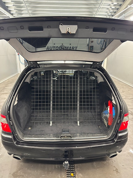 Mercedes-Benz E320 11 of 11
