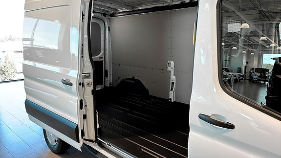 Ford Transit 5 of 12