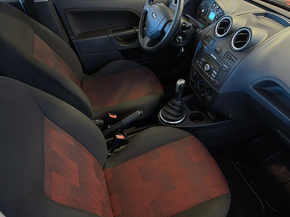 Ford Fiesta 8 of 12