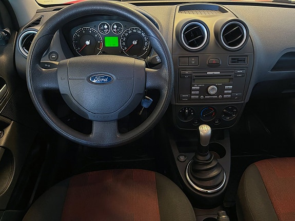 Ford Fiesta 9 of 12