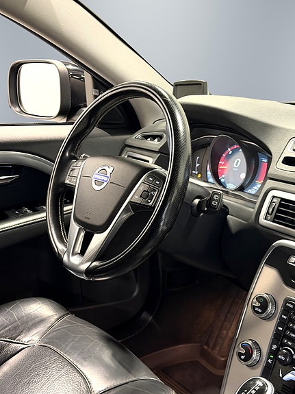 Volvo XC70 13 of 30