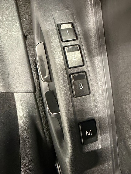 Volvo XC70 27 of 30