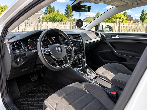 Volkswagen Golf VII 5 of 8
