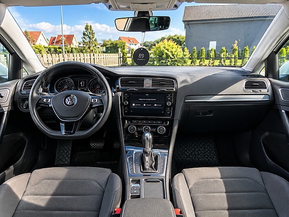 Volkswagen Golf VII 6 of 8