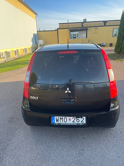 Mitsubishi Colt 5 of 9