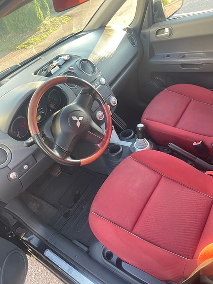 Mitsubishi Colt 7 of 9