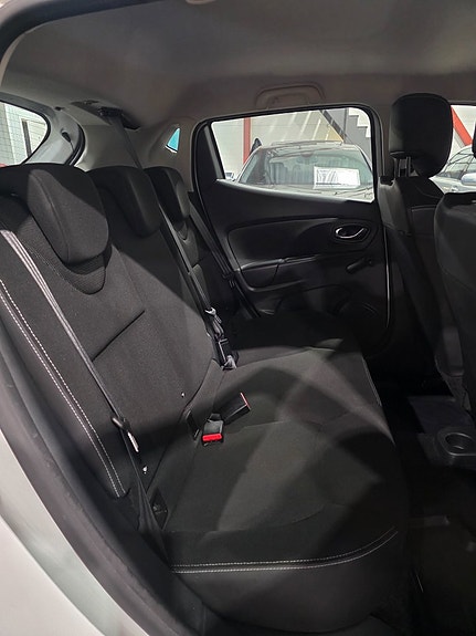 Renault Clio 12 of 18