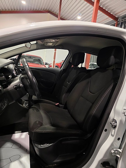 Renault Clio 9 of 18