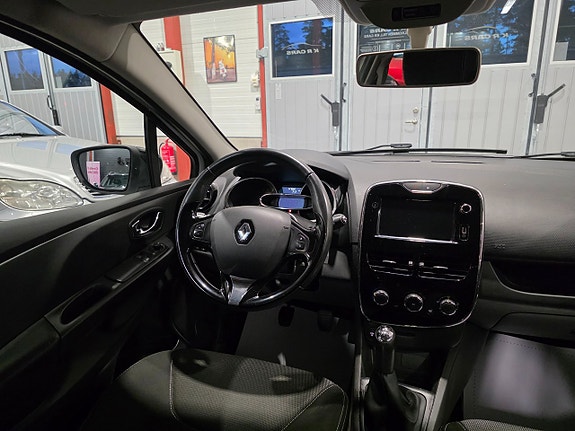 Renault Clio 16 of 18