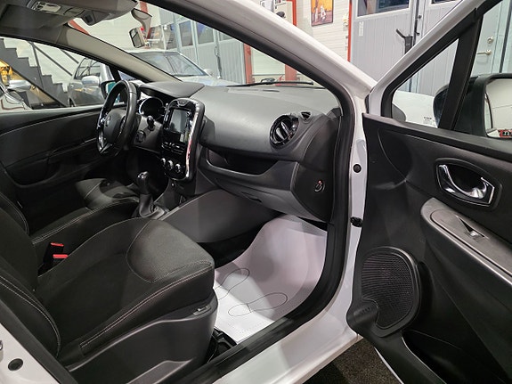Renault Clio 10 of 18