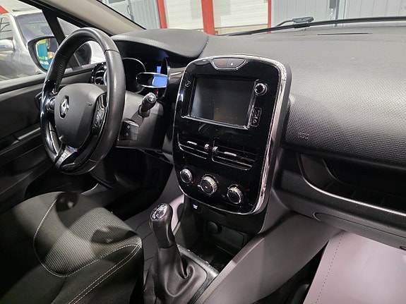 Renault Clio 14 of 18