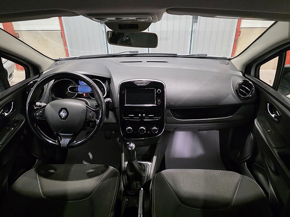 Renault Clio 15 of 18