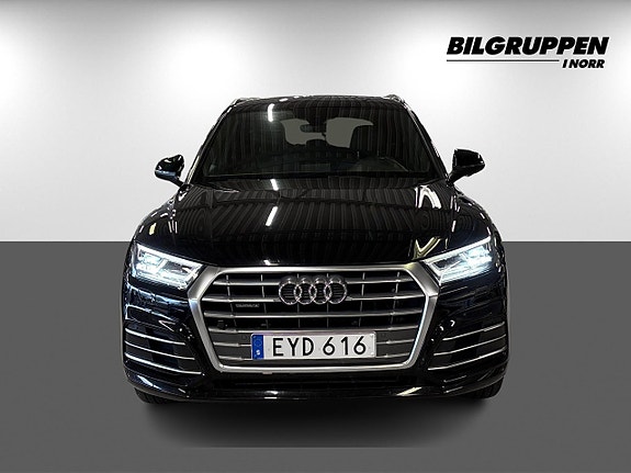 Audi Q5 2 of 19