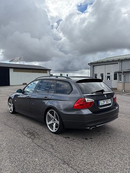 BMW 320d 5 of 7